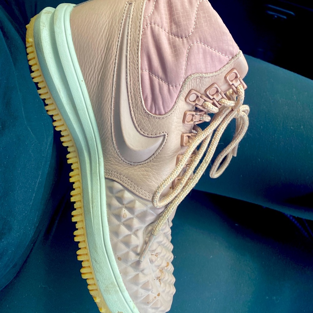 Like new! Pastel pink. Nike